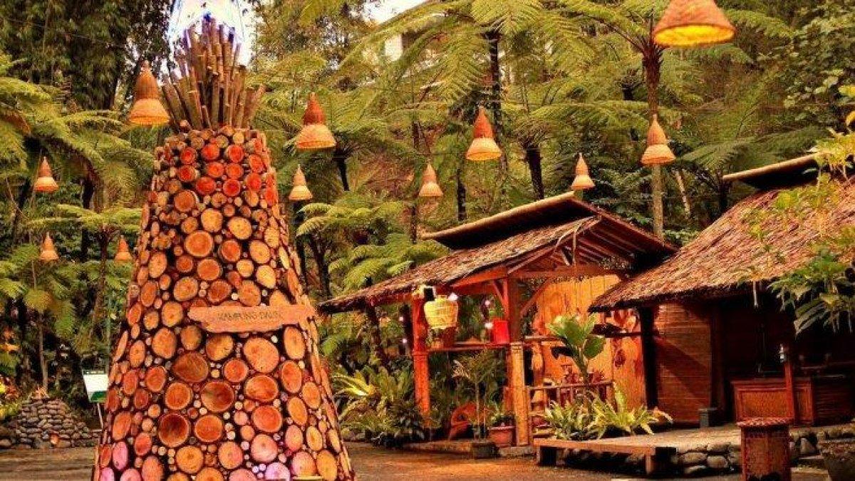 Kampung Daun, tempat makan siang enak di Bandung cocok untuk wisata kuliner.