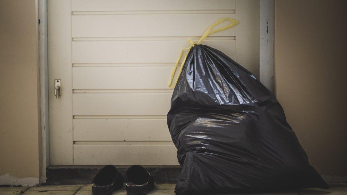 Ilustrasi kantong sampah. Seorang pemulung berusia 40 tahun di Meksiko, secara tragis kehilangan nyawanya setelah tertembak senjata yang dibuang ke dalam kantong sampah plastik.