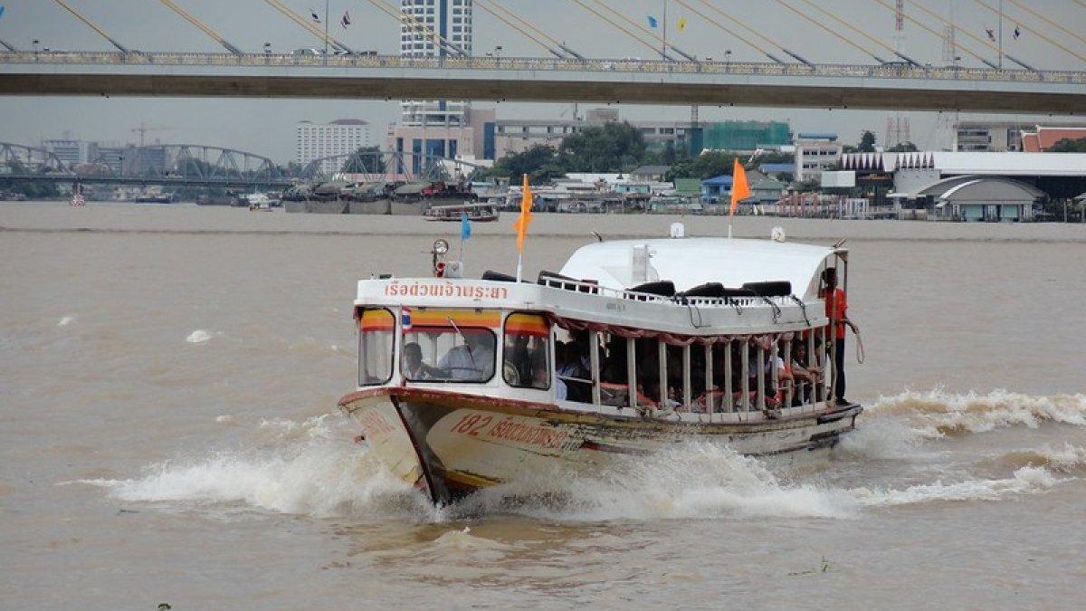 Kapal Ekspres Chao Phraya, satu transportasi umum di Bangkok Thailand