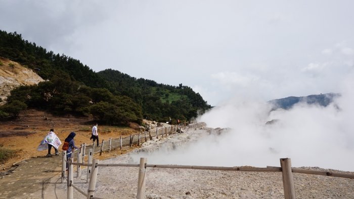 Kawah Sikidang, tempat wisata di Dieng, Wonosobo, Jawa Tengah.