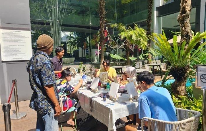 kegiatan melukis di mercure