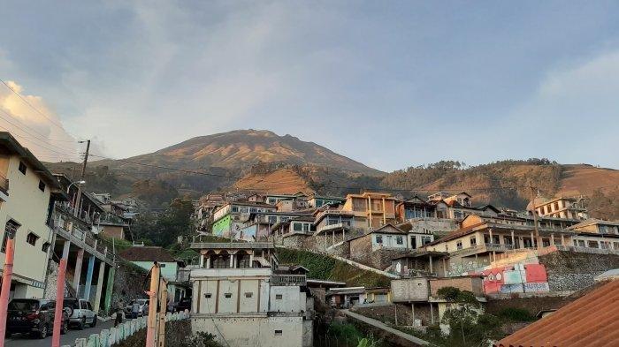 Keindahan Dusun Butuh, Desa Temanggung, Kecamatan Kaliangkrik, Kabupaten Magelang yang kerap disandingkan dengan indahnya Nepal dan deretan pegunungan Himalayanya. Foto diambil pada bulan November 2019