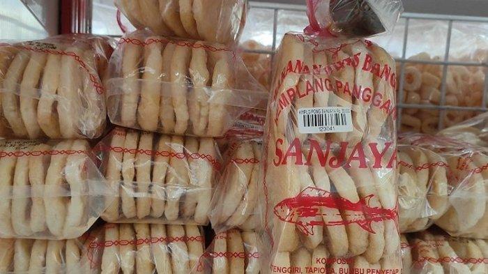 Kemplang, kerupuk ikan yang cocok buat oleh-oleh.