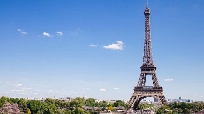 Menara Eiffel.