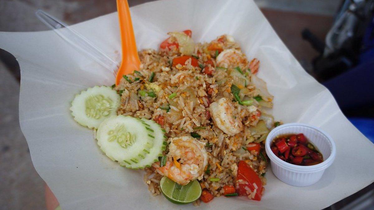 Resep nasi goreng Thailand untuk makan malam.