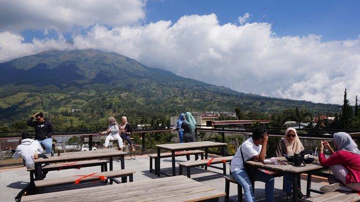 Kledung Park dengan pemandangan Gunung Sumbing.