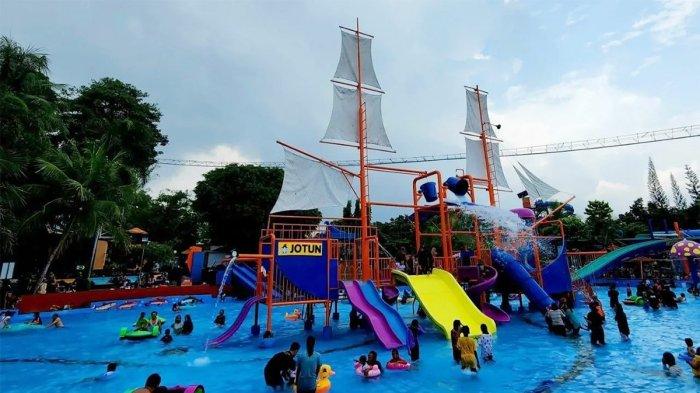 Owabong Water Park Purbalingga.