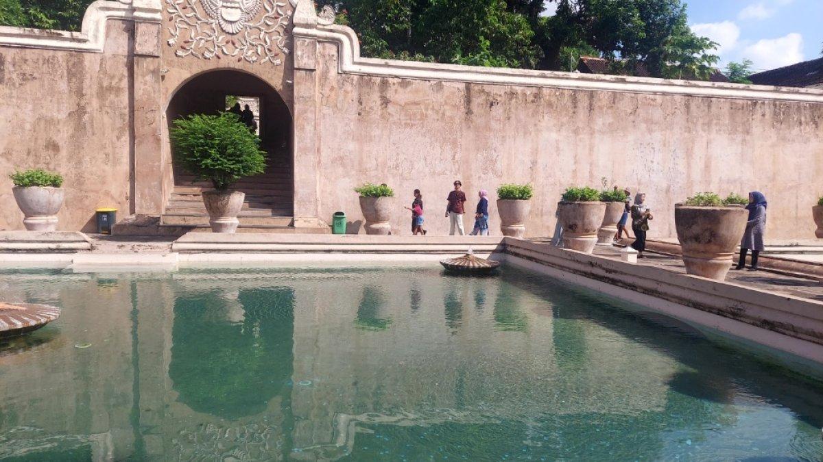 Kolam pemandian di Taman Sari, tempat wisata hits di Jogja