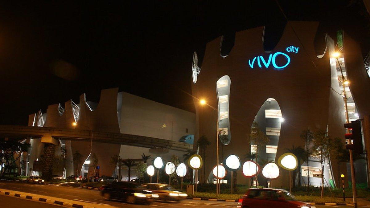 Kompleks Perbelanjaan VivoCity Singapura di Malam Hari