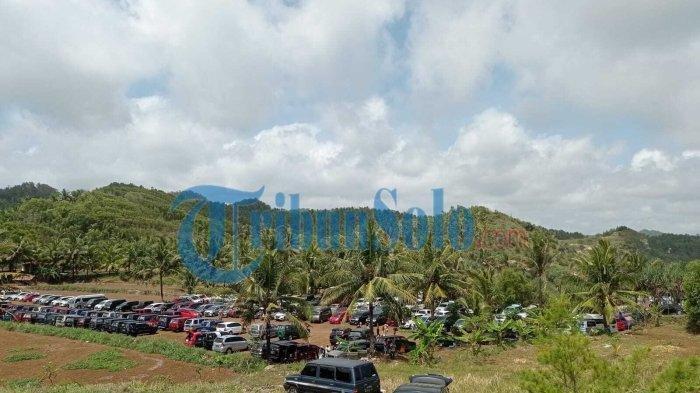 Kondisi parkiran pantai Nampu usai dibuka buka saat Wonogiri PPKM Level 2, Minggu (10/10/2021)