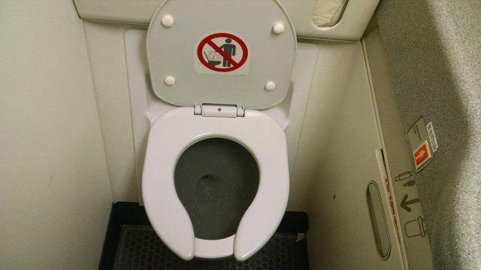 Kondisi toilet pesawat selama penerbangan