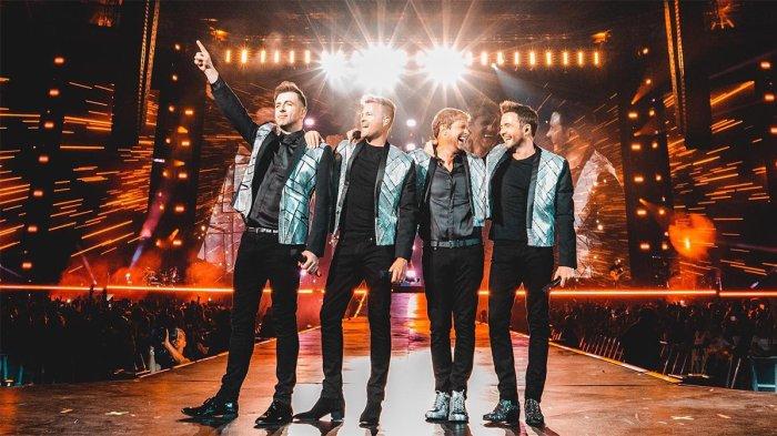 Westlife akan menggelar konser di Candi Prambanan.