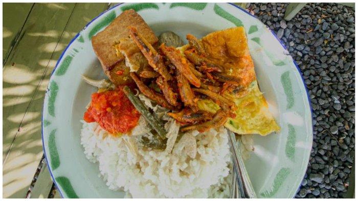 Menu ndeso di Kopi Ampirono.