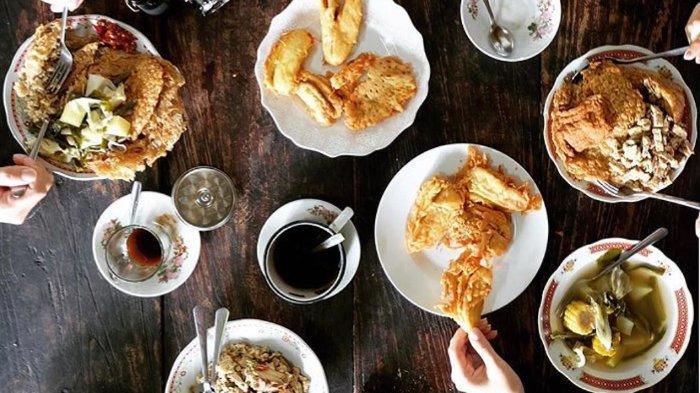 Sajian di Warung Kopi Klotok Kaliurang Yogyakarta.