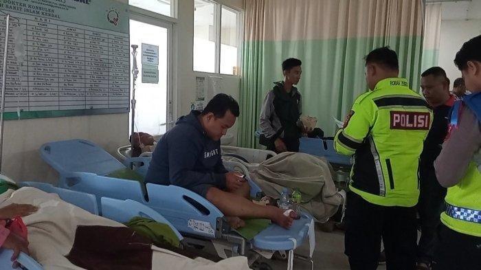 Salah seorang korban bernama Aditya mendengar jelas kengerian jeritan penumpang sebelum bus masuk ke parit jalan tol