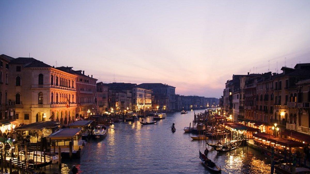 Kota Venesia di Italia menjadi salah satu kawasan paling romantis di dunia, cocok untuk menjadi tujuan liburan bareng pasangan