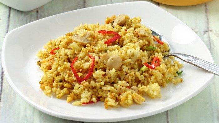 Nasi goreng kuning udang jamur.