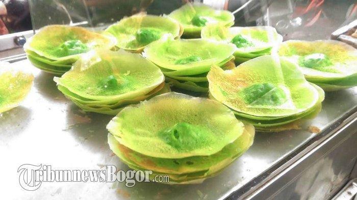 Kue ape, kue tradisional khas Betawi yang cocok untuk camilan.