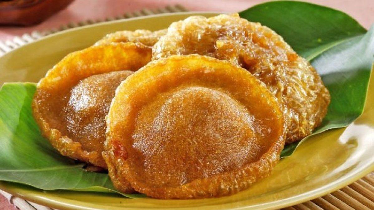Kue cucur.