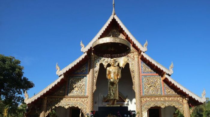 Ciri khas ornamen kuil di bagian utara Thailand, di Kuil Wat Phra Singh.