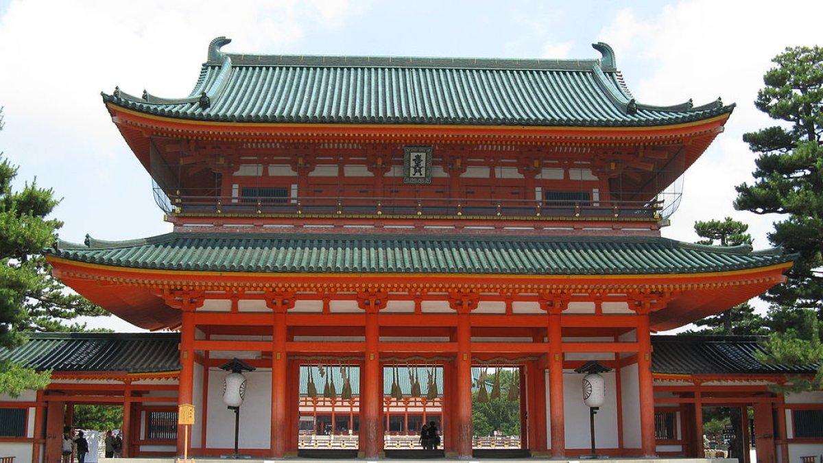 Kuil Heian, satu kuil terbaik di Kyoto Jepang yang menarik buat kamu jelajahi.