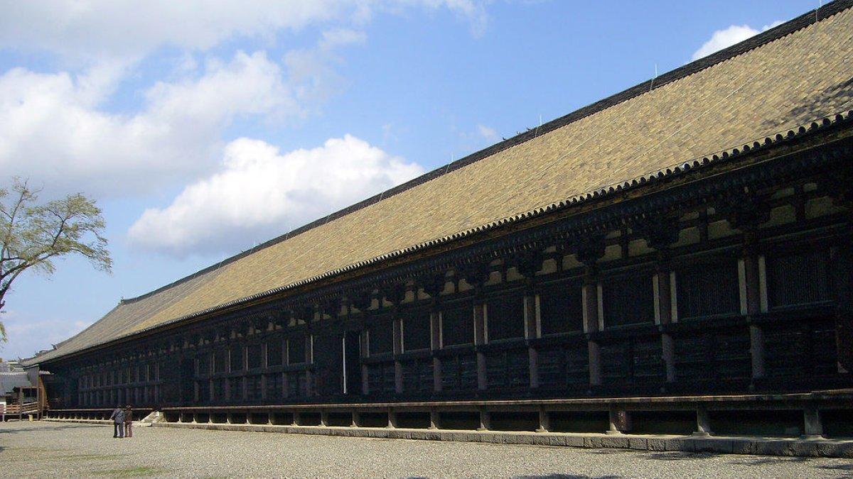 Kuil Sanjusangendo, satu tempat wisata terbaik di Kyoto Jepang.