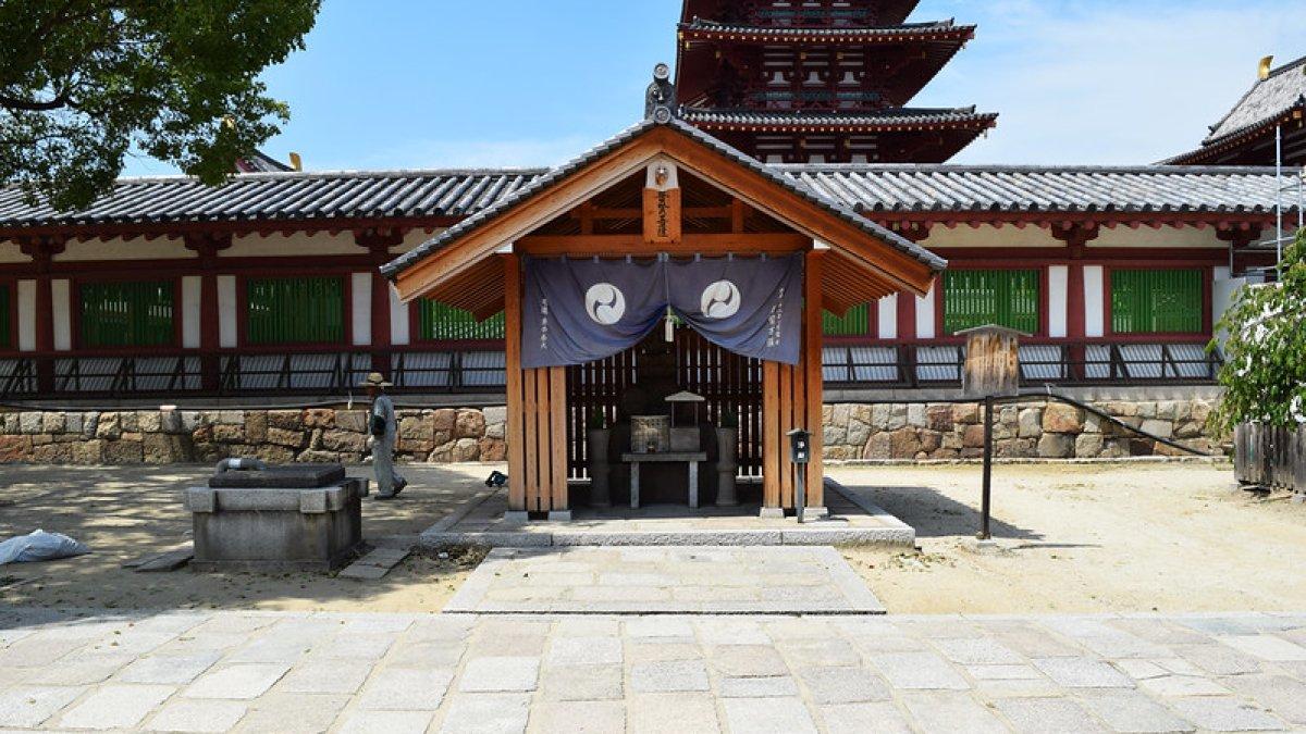 Kuil Shitennoji, satu tempat wisata terbaik di Osaka Jepang