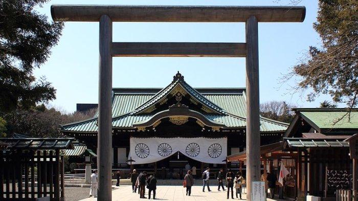 Kuil Yasukuni, satu tempat wisata gratis di Tokyo Jepang yang bisa kamu kunjungi.