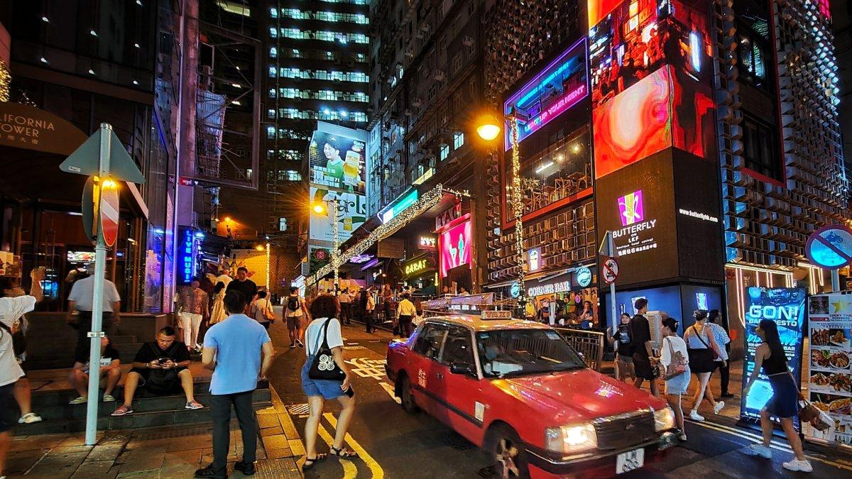 Lan Kwai Fong, satu tempat wisata terbaik di Hong Kong