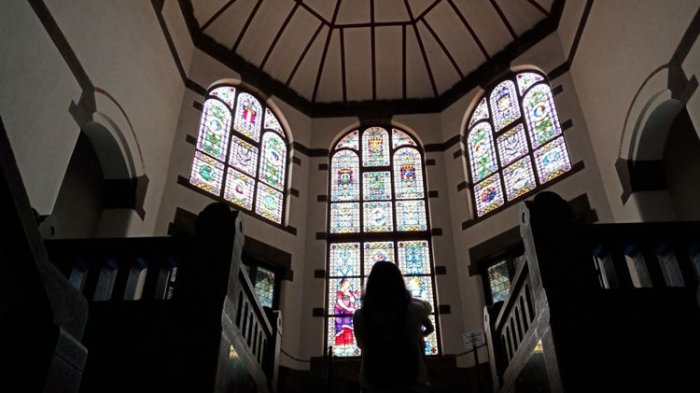 Mozaik kaca di Lawang Sewu Semarang