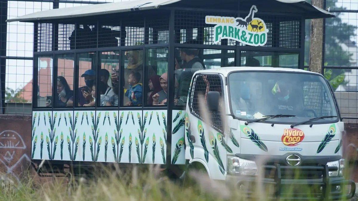 Suasana pengunjung Lembang Park & Zoo