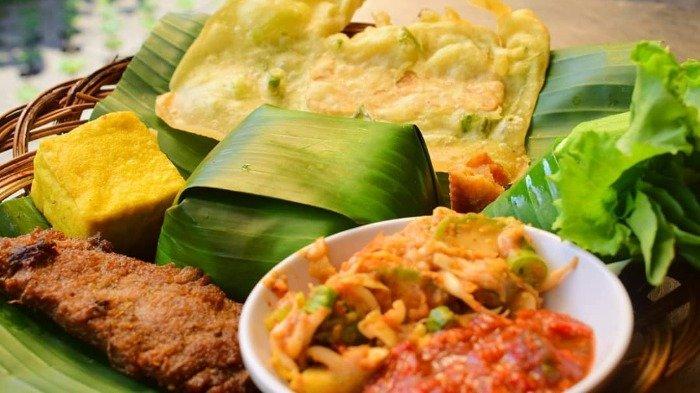 Menu hidangan di Liwet Pak Asep Stroberi.