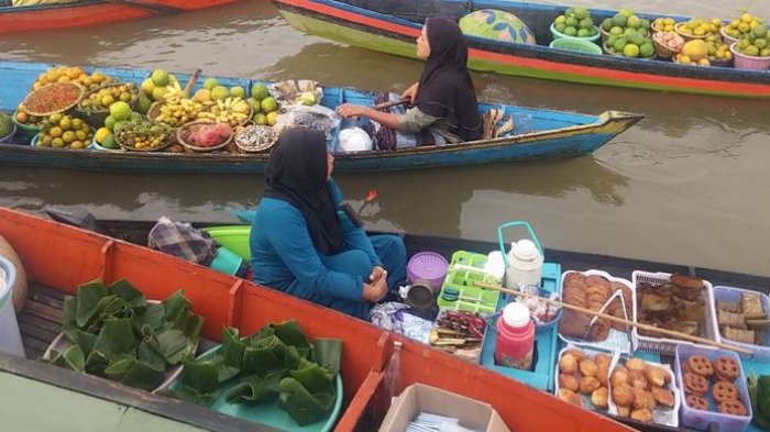 Suasana pasar apung di Lok Baintan, Banjarmasin, Kalimantan Selatan, Selasa (17/10/2017).