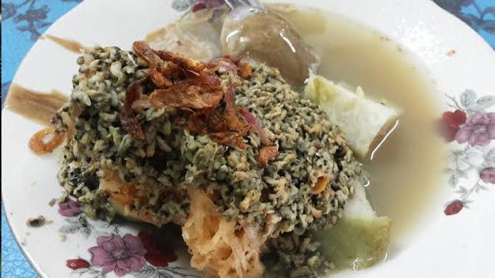 Sajian lontong kupang yang menjadi salah satu kuliner khas Surabaya.