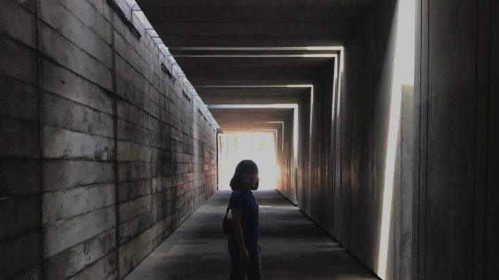 lorong menuju pintu masuk museum OHD yang jadi spot foto instagramable