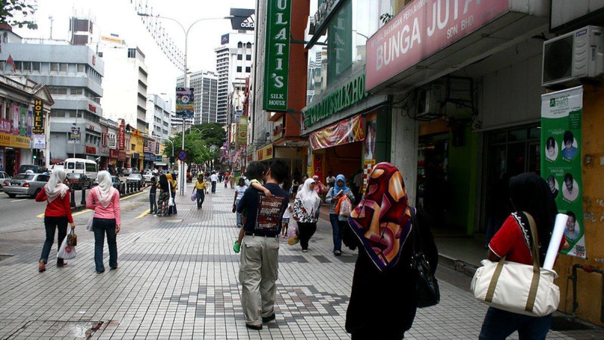 Lorong Tuanku Abdul Rahman Market, salah satu street market terbaik di Kuala Lumpur Malaysia buat berburu oleh-oleh.