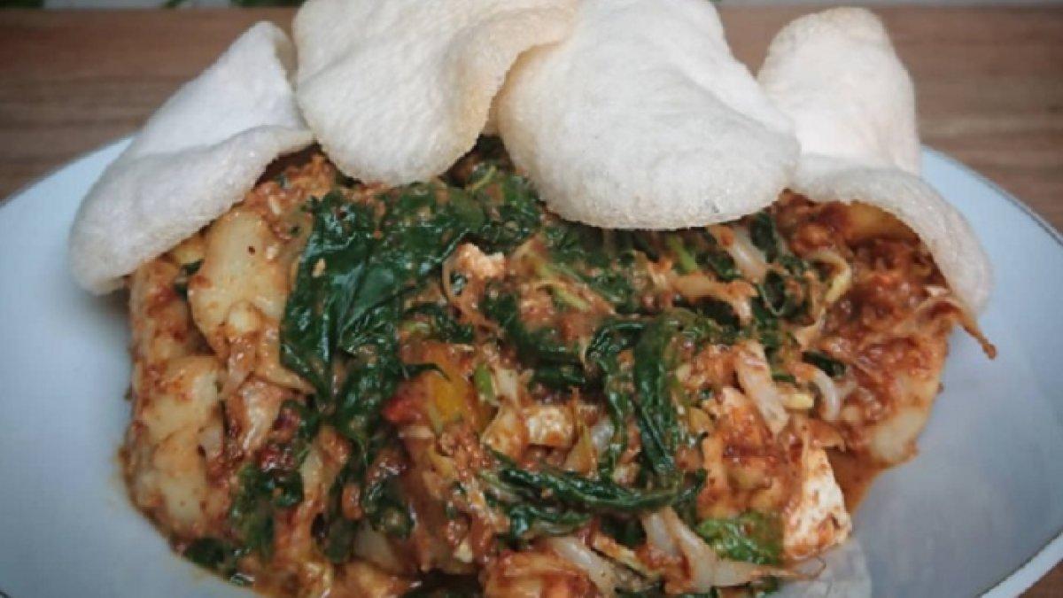 Nikmatnya Lotek & Gado-Gado Bu Ning yang legendaris untuk makan siang enak di Jogja.
