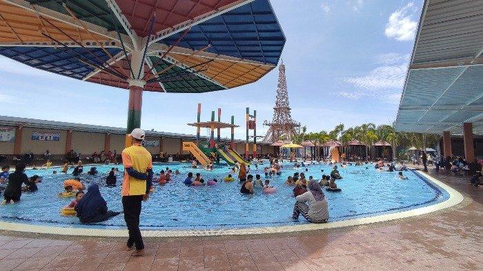 Wisata Malindo Swimming Pool yang populer di Kabupaten Gresik, Jawa Timur.