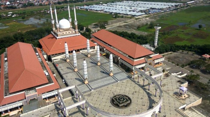 Masjid Agung Jawa Tengah (MAJT) di Jalan Gajah Raya Kota Semarang.