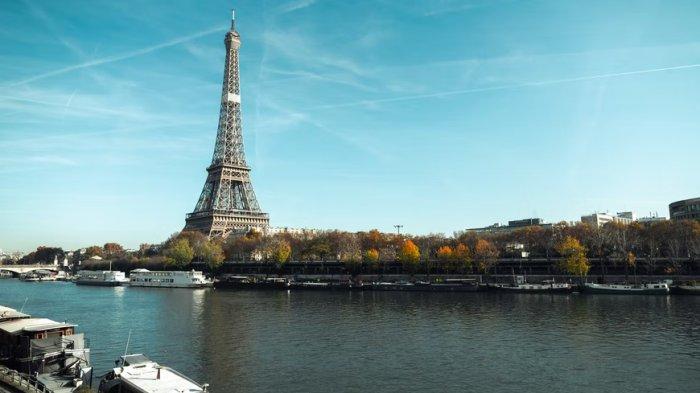 Menara Eiffel dan Sungai Seine