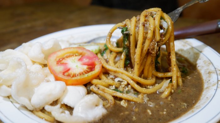 Sajian mi gomak untuk menu makan siang enak.