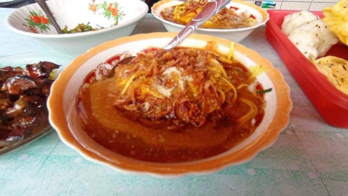 Tampilan seporsi Mie Ongklok Longkrang yang legendaris di Wonosobo.