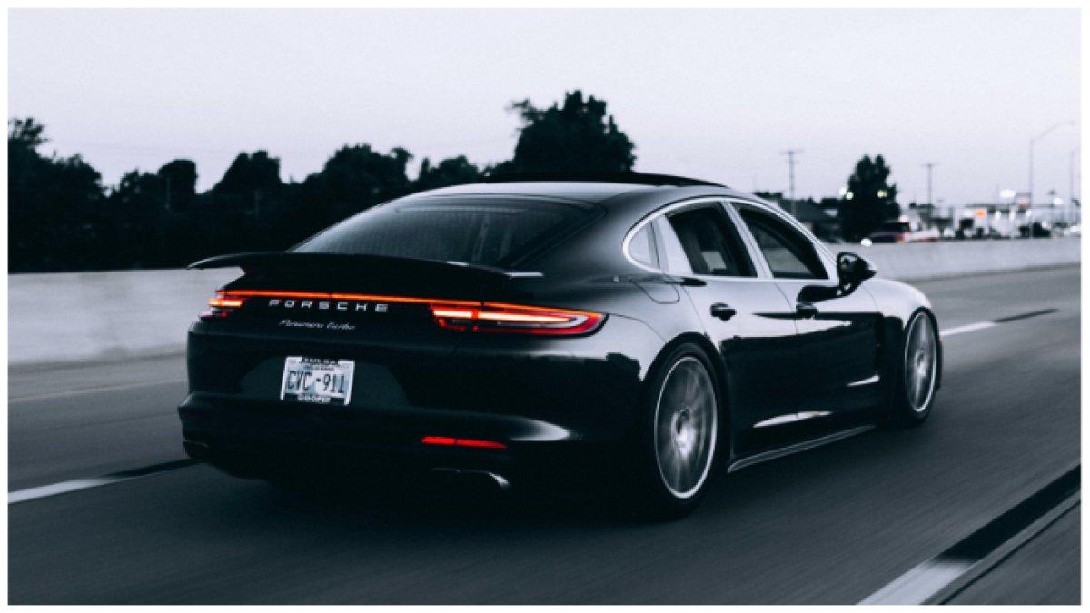 Ilustrasi mobil Porsche.