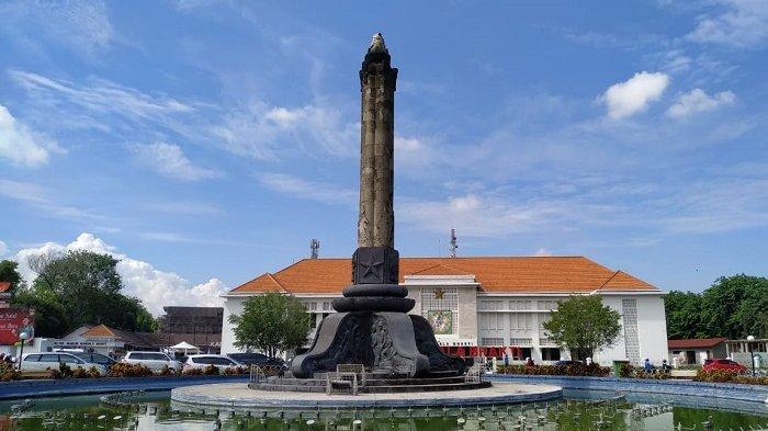 Monumen Tugu Muda yang jadi landmark ikonik di Semarang.