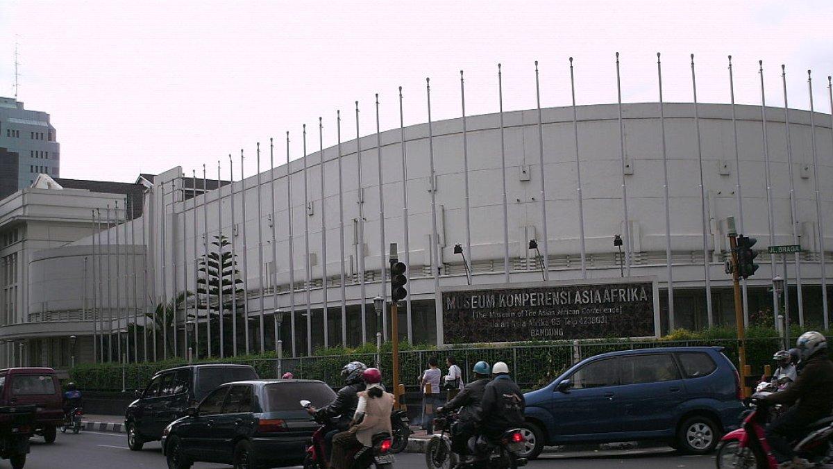 Museum Asia Afrika, satu tempat wisata di Bandung untuk liburan akhir pekan.
