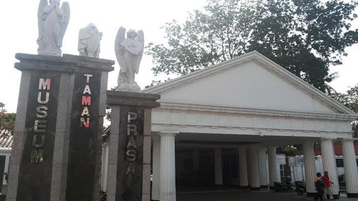 Museum Taman Prasasti berlokasi di Jalan Tanah Abang I No 1, RT 11/RW 8, Petojo Selatan, Kecamatan Gambir, Jakarta Pusat, Jakarta.
