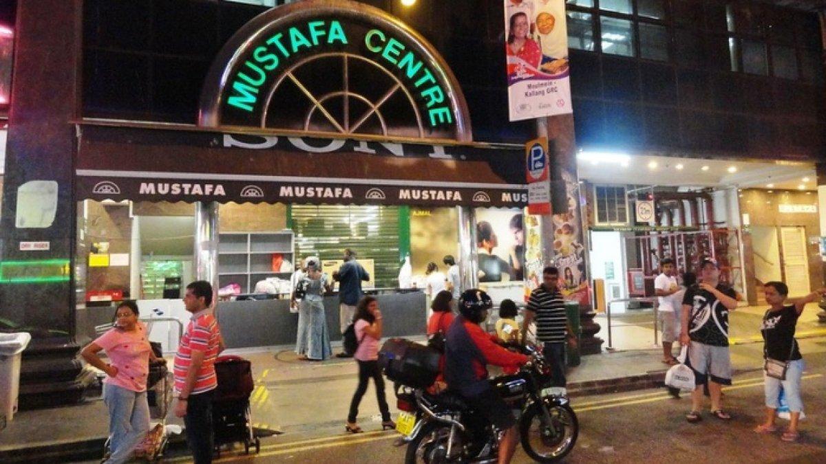 Mustafa Centre, tempat belanja oleh-oleh di Singapura