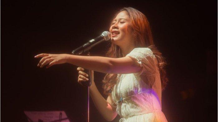 Nadin Amizah.