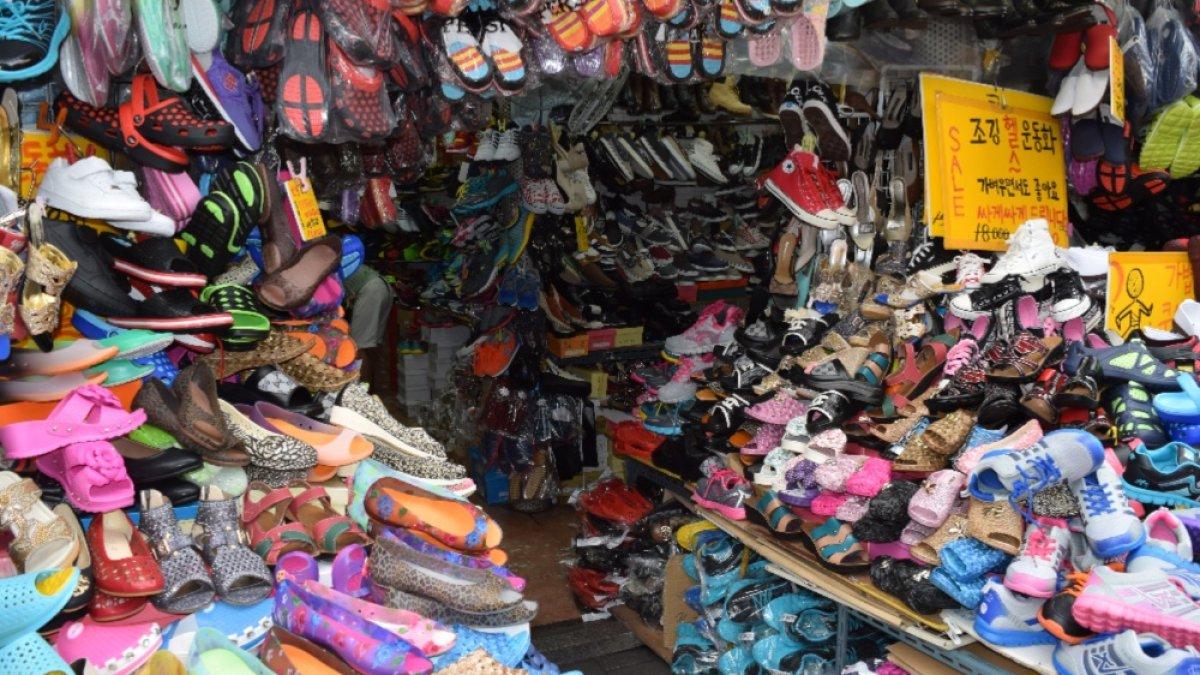 Namdaemun Market, satu pasar tradisional di Seoul Korea Selatan buat berburu oleh-oleh.