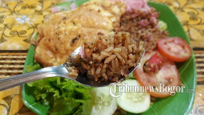Resep nasi goreng Padang untuk makan malam.